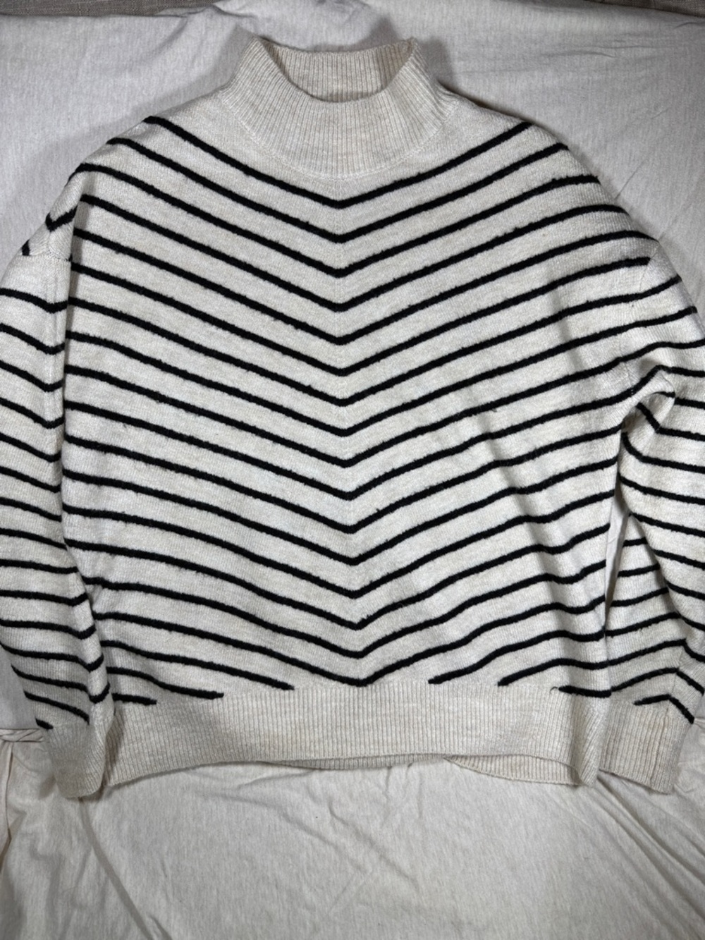 Liz Claiborne Striped Mock Neck Women's Sweater - Cream & Black - Medium